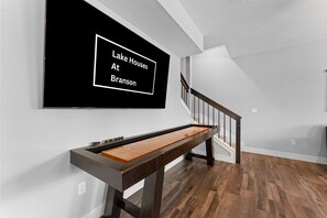 Game room - Dog Friendly, Lakefront Home w/ Private Hot Tub - Pool Access near Marina-FREE TICKETS Included! (Hollister)