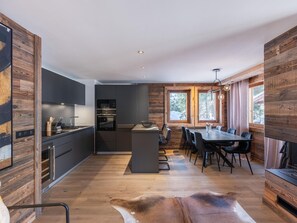 Fridge, oven, dishwasher, coffee/tea maker