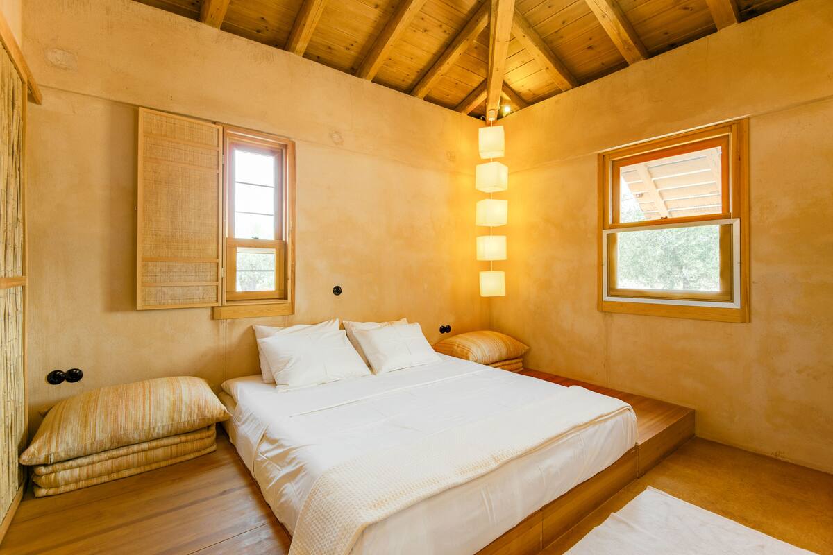 1 kamar tidur, seprai premium, dan selimut bulu angsa