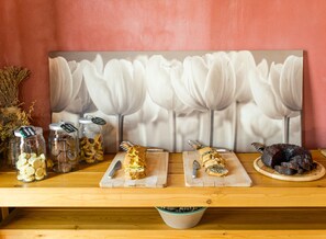 รวมอาหารเช้าแบบบริการตนเอง ทุกวัน