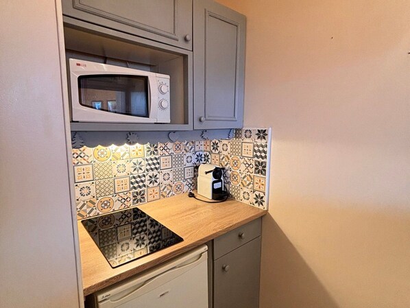 Fridge, microwave, dishwasher