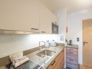 Fridge, dishwasher