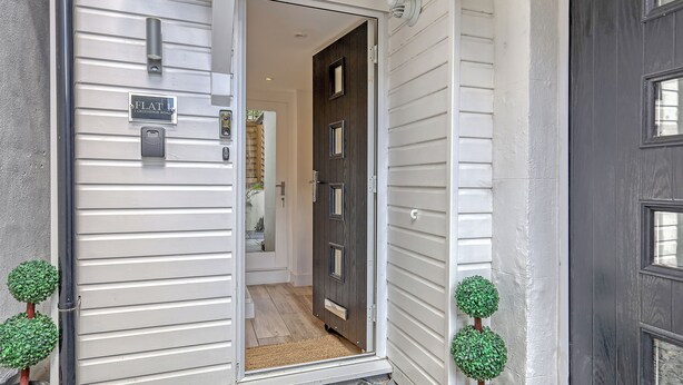 Exterior detail - The Luxe Hideaway - Stunning 2 bedroom apartment in Wanstead, East London (London)