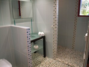 Doccia, asciugacapelli, asciugamani