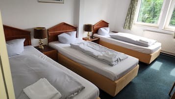 Ropa de cama hipoalergénica, escritorio y wifi gratis