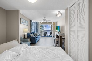 1 slaapkamer, een strijkplank/strijkijzer, gratis wifi, beddengoed