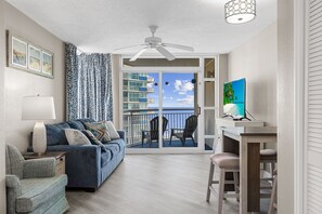 Een smart-tv en een kantoor