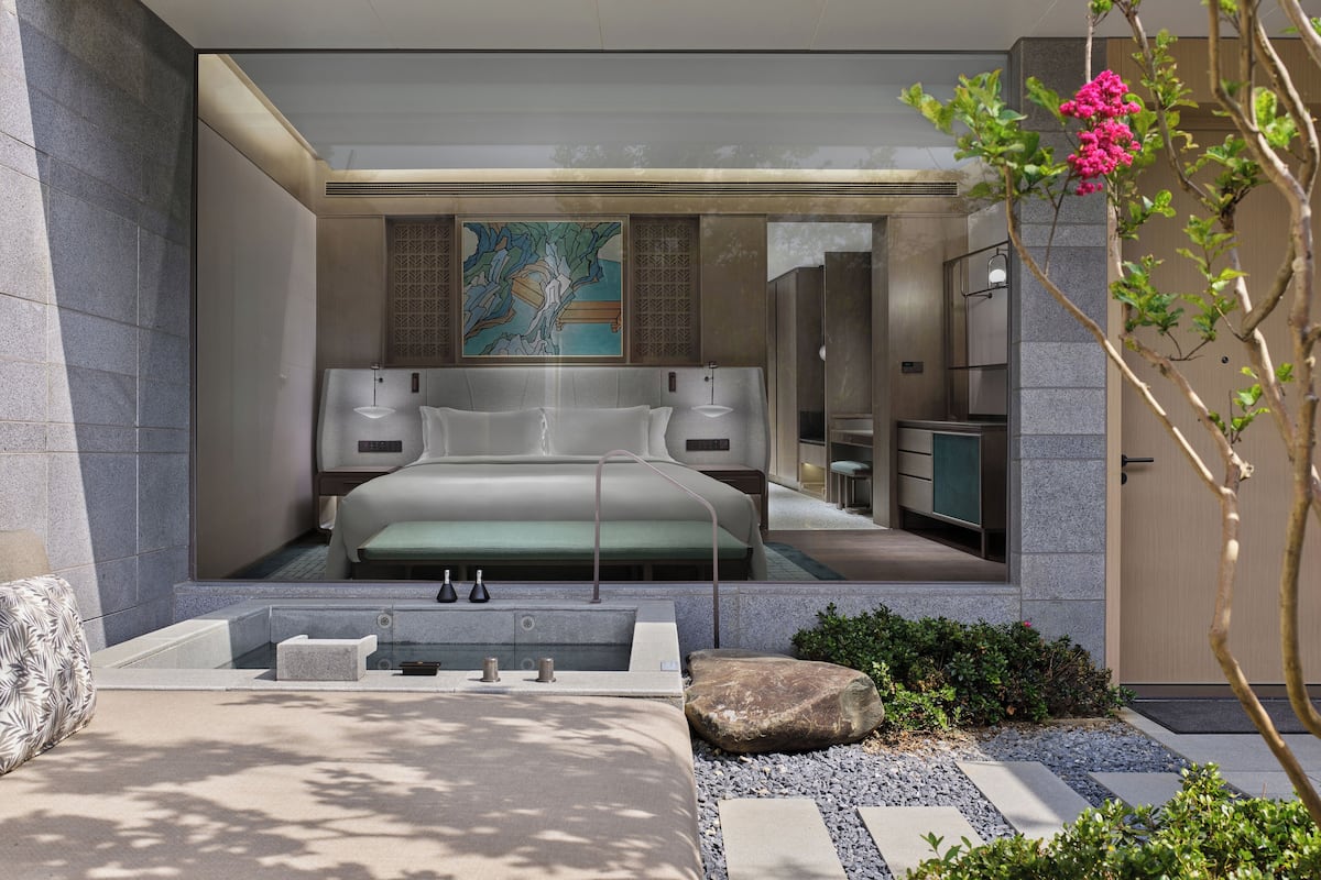 Premium bedding, down comforters, pillowtop beds, free minibar items