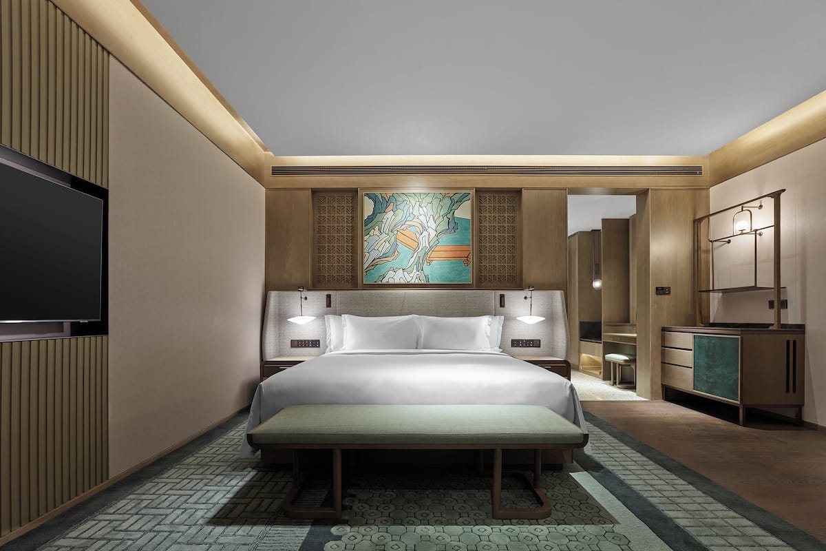 Premium bedding, down duvets, pillow-top beds, free minibar items