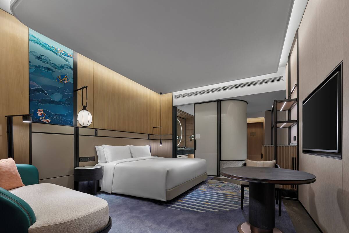 Room, 1 King Bed (Vitality) | Premium bedding, down duvets, pillow-top beds, free minibar items