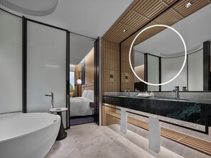 Separate bathtub and shower, rainfall showerhead, designer toiletries - Angsana Suzhou Shishan (Suzhou)
