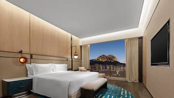 Suite, Mountain View | Premium bedding, down comforters, pillowtop beds, free minibar items