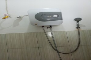 Standard Double Room | Bathroom | Shower, towels, soap - OYO Life 92543 Ratu Sakti Residence Syariah (Semarang)