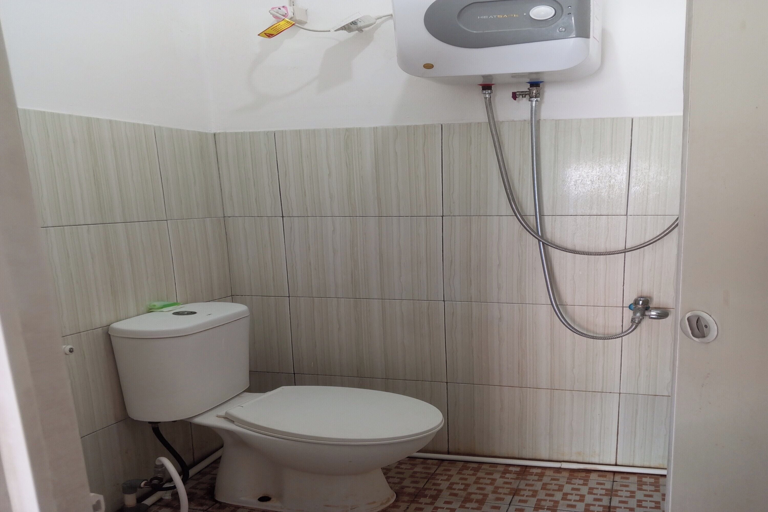 Deluxe Double Room | Bathroom | Shower, towels, soap