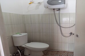 Bathroom - OYO Life 92543 Ratu Sakti Residence Syariah (Semarang)