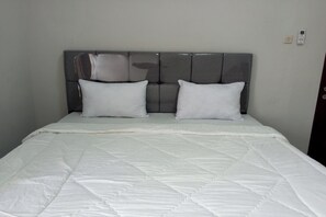 ห้องดีลักซ์ดั  บเบิล | โต๊ะทำงาน, ผ้าปูที่นอน