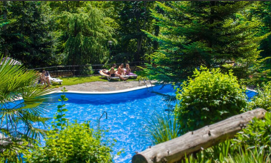 Piscine couverte, piscine extérieure (ouverte en saison)