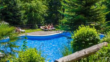 Piscine couverte, piscine extérieure (ouverte en saison)