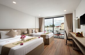 1 dormitorio, minibar, caja fuerte y escritorio
