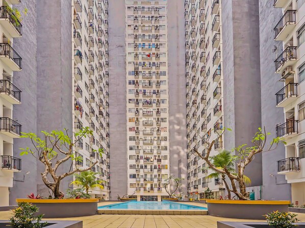 Exterior - OYO Life 92649 Jarrdin Apartment By Glory (Bandung)