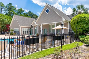 Front of property - Spacious 3br Myrtle Beach Condo (Myrtle Beach)
