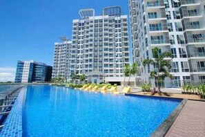 Pool - Family Room Staycation In Mactan Newtown (Lapu Lapu)