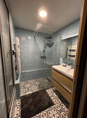 Hair dryer, towels