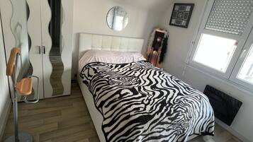 1 bedroom, iron/ironing board, travel cot, free WiFi