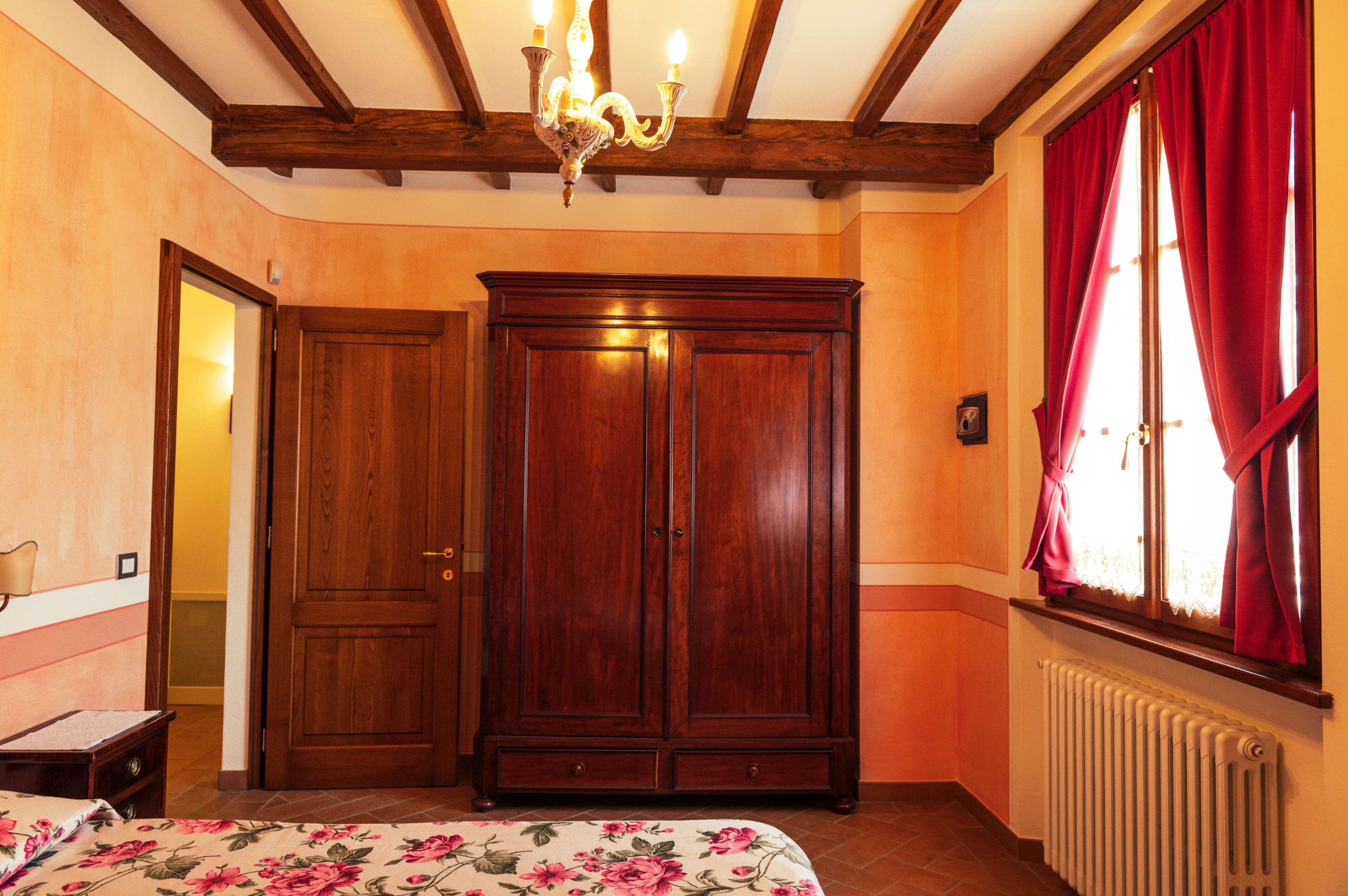 2 Schlafzimmer, Zimmersafe, Schreibtisch, Bügeleisen/Bügelbrett