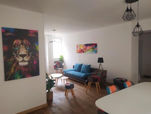 Fernseher, Tischfußball