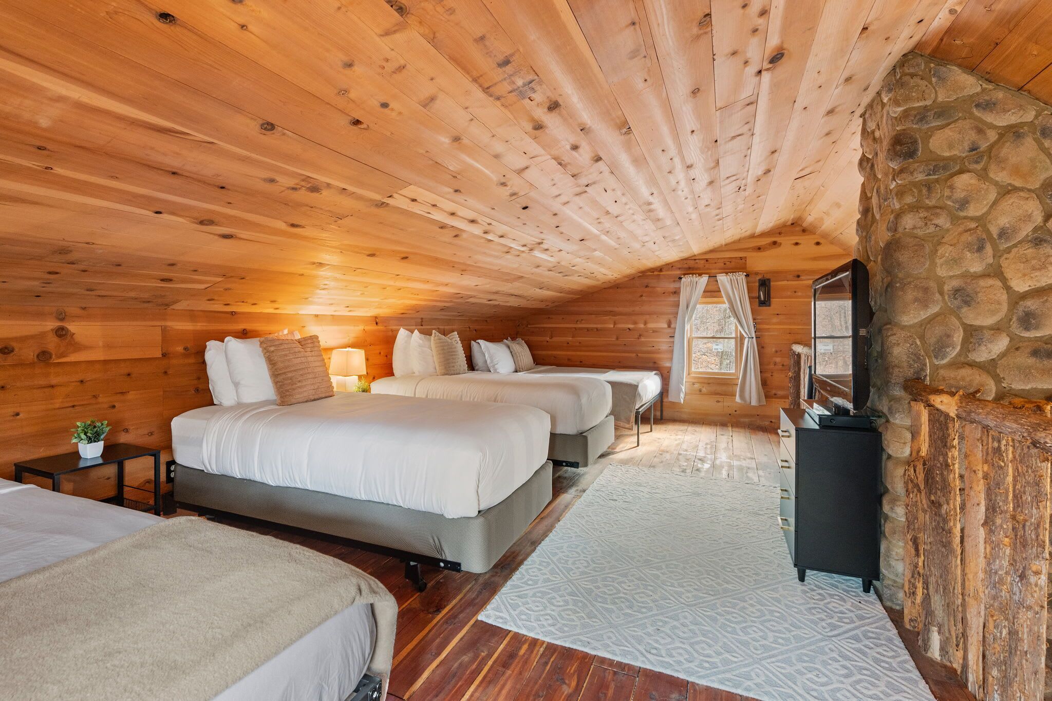 1 多间卧室、客房内保险箱、熨斗/熨衣板、免费 WiFi