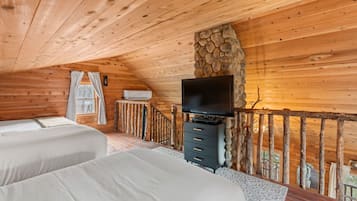 1 bedroom, in-room safe, iron/ironing board, free WiFi