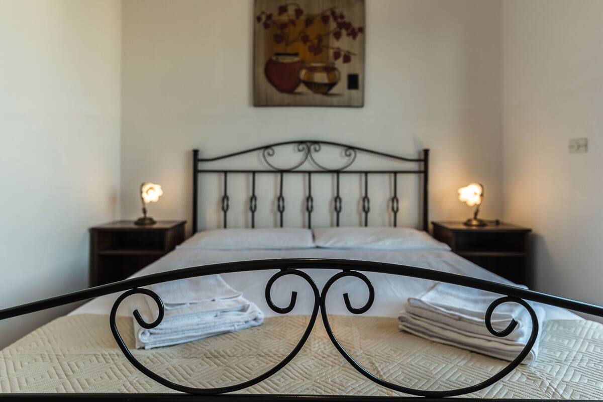 Vila luxo, 2 quartos | 2 quartos, roupas de cama antialérgicas, cofres nos quartos