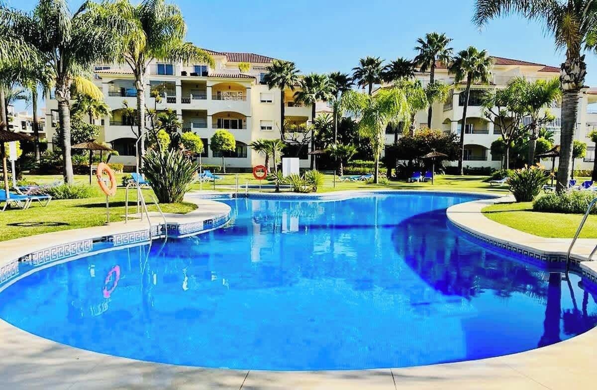 Swimming pool Vacations