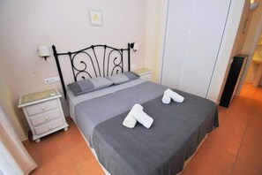 Bügeleisen/Bügelbrett, Reisekinderbett, kostenloses WLAN, Bettwäsche