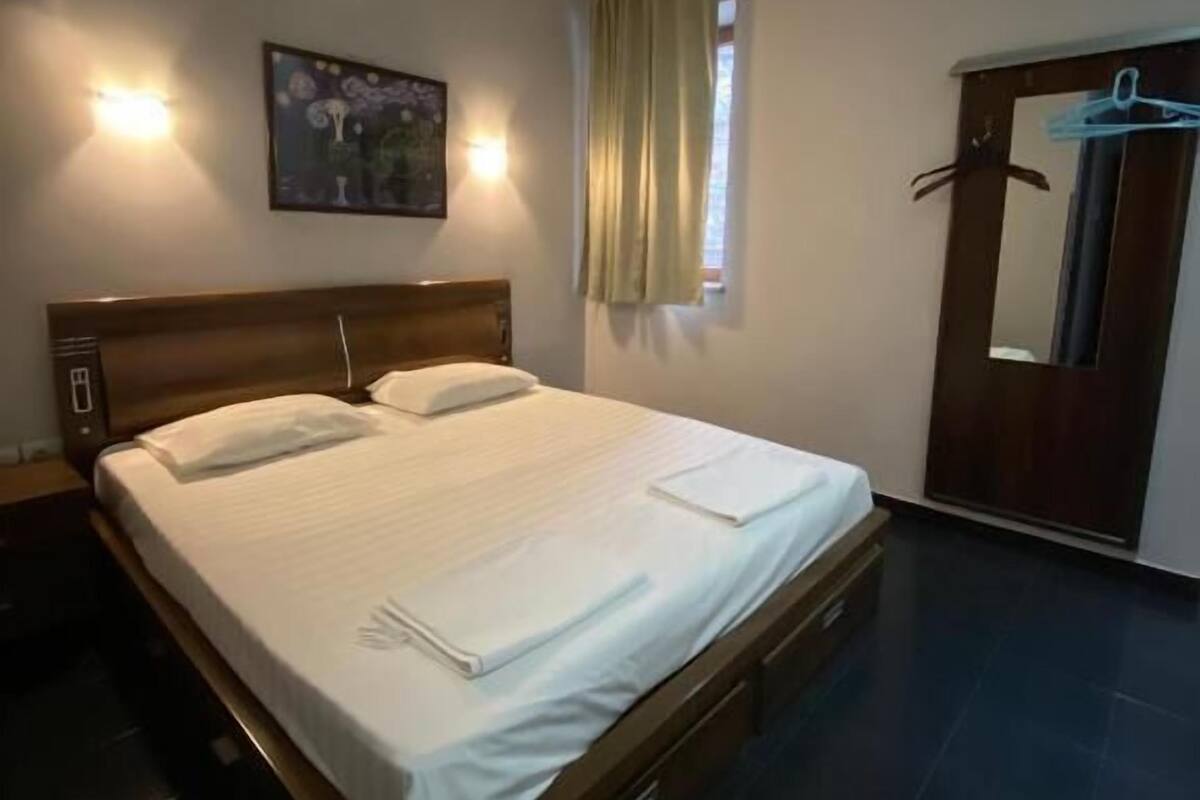 Standard-Doppelzimmer | Laptopgeeigneter Arbeitsplatz, Verdunkelungsvorhänge