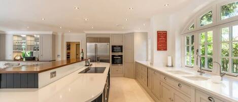 Kühlschrank, Ofen, Geschirrspüler, Toaster