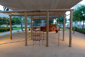 Children’s play area – outdoor - Bellavista - Chic - 1 BR - Burj Royal (Dubai)
