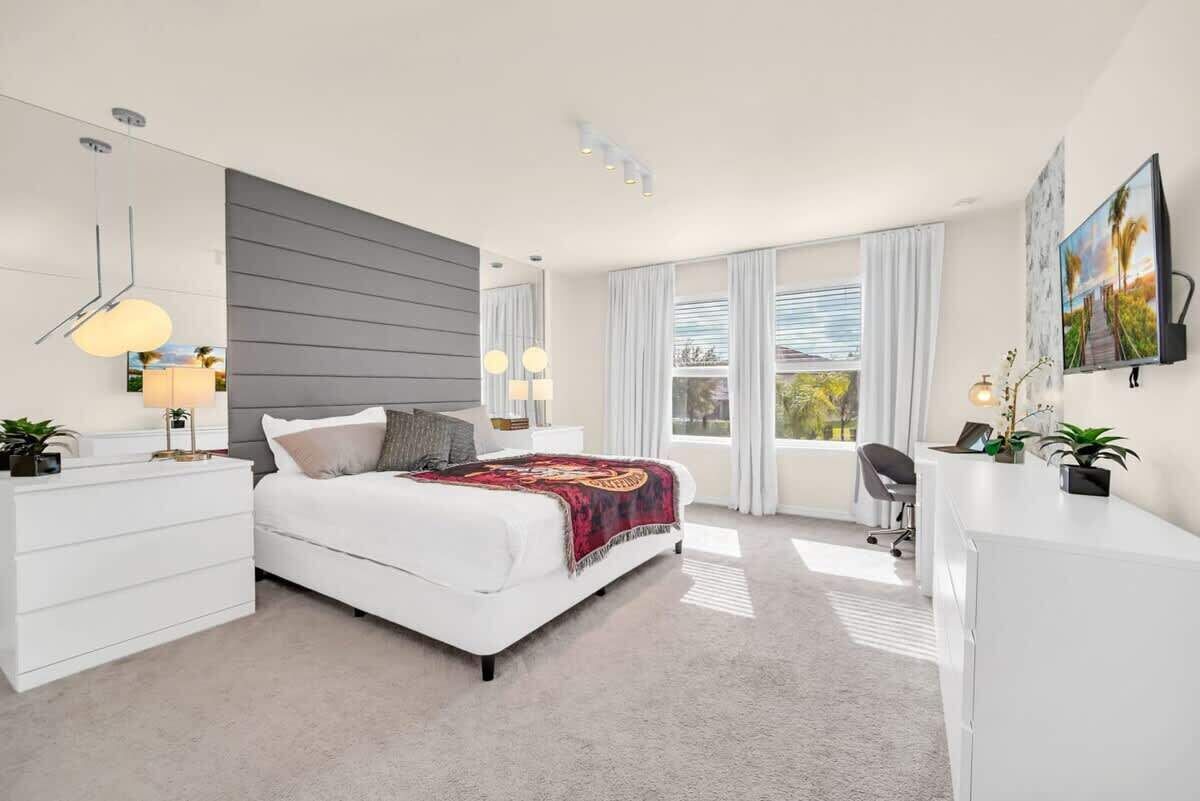 5 bedrooms, desk, iron/ironing board, travel cot