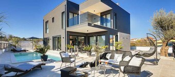 Villa with heated pool, jacuzzi and sauna