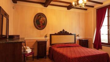 2 Schlafzimmer, Zimmersafe, Schreibtisch, Bügeleisen/Bügelbrett