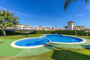 Pool - Getaway in Playa Golf II (Orihuela)