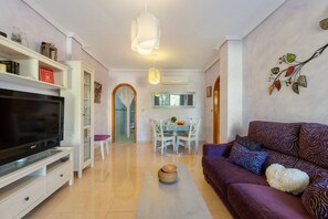 TV - Getaway in Playa Golf II (Orihuela)