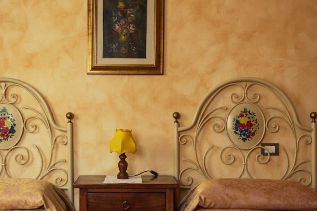 2 chambres, coffres-forts dans les chambres, bureau