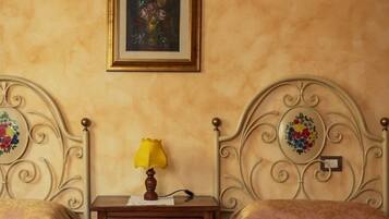 2 chambres, coffres-forts dans les chambres, bureau