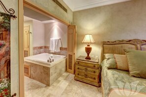 2 bedrooms, desk, iron/ironing board, Internet - Stunning Two Bedroom Villa at Beachfront SPA Resort with 5 Star Deluxe Amenities (Cabo San Lucas)