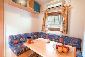 Dining - Mobile home with pool for 8 people (Aglientu)