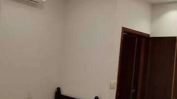 Soundproofing, iron/ironing board, free WiFi