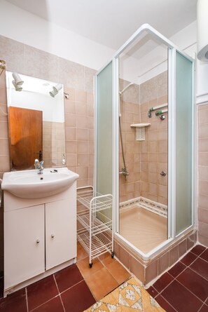 Shower, towels