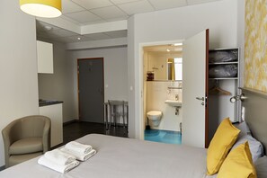 Studio Deluxe | Bàn, phòng cách âm, truy cập Internet không dây miễn phí 